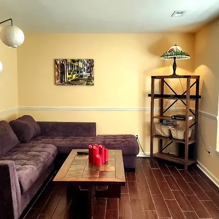 Relaxing Room For Work Or School Or Getaway Just Because! Central To Everything!